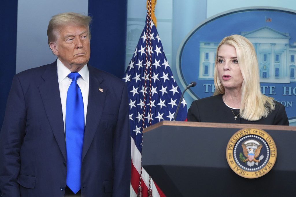 250811-donald-trump-pam-bondi-ac-730p-61c925.jpg