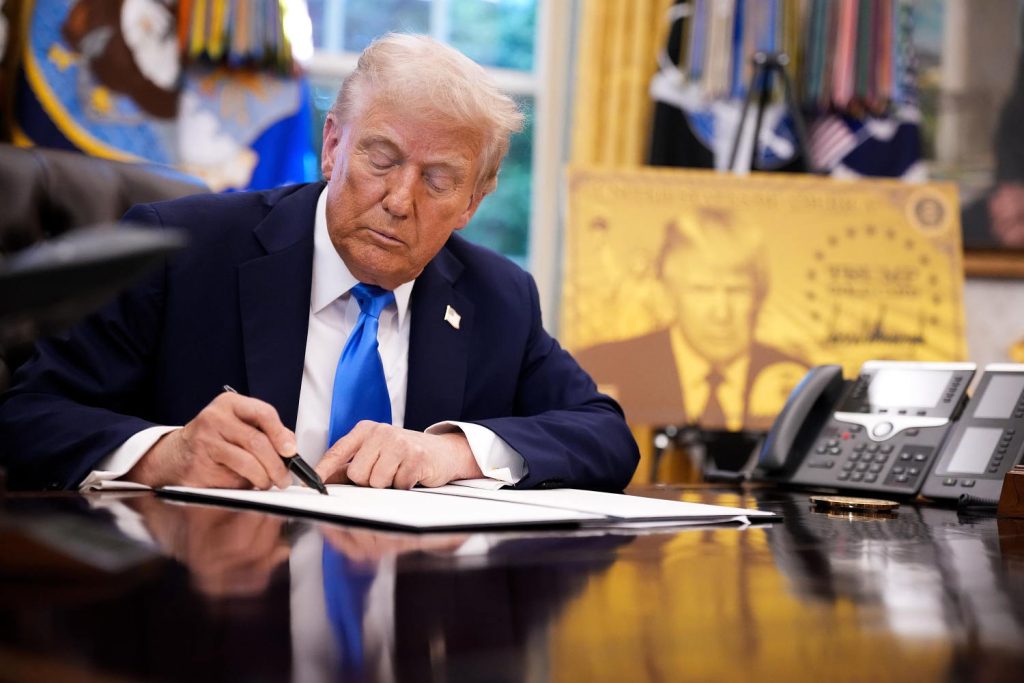 250922-donald-trump-visa-mn-1030-15526d.jpg