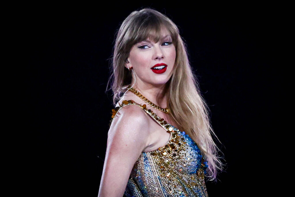 251007-taylor-swift-ch-1559-386608.jpg