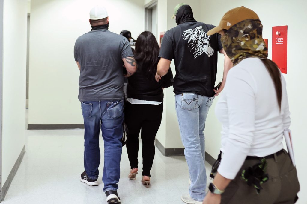 251008-ny-ice-detains-immigrant-woman-ac-1009p-9fbb09.jpg