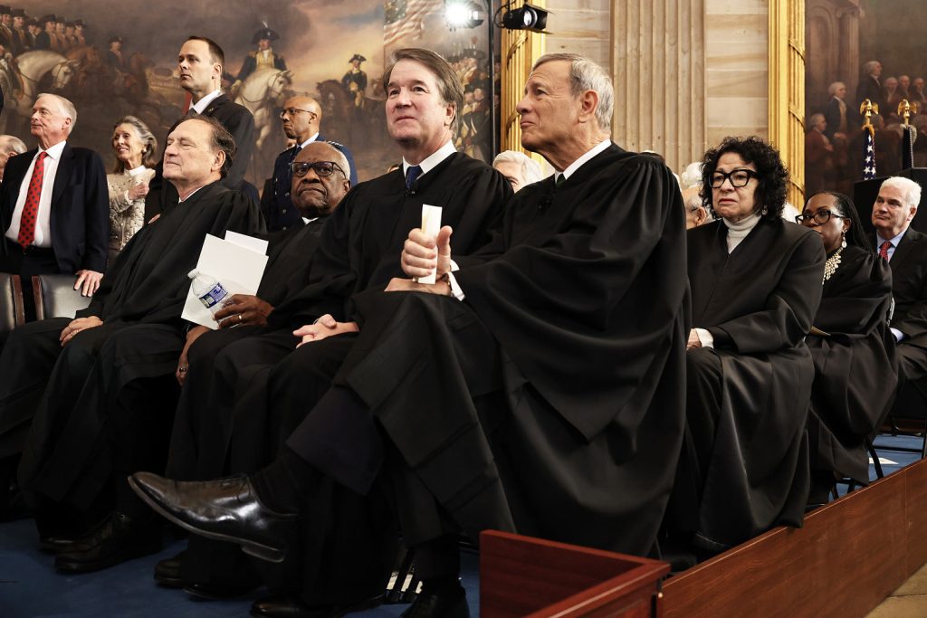 251014-scotus-justices-zz-019e74.jpg