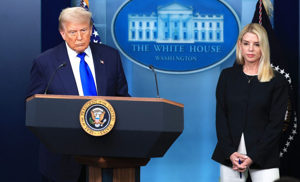 251022-donald-trump-pam-bondi-zz-53a6d8.jpg