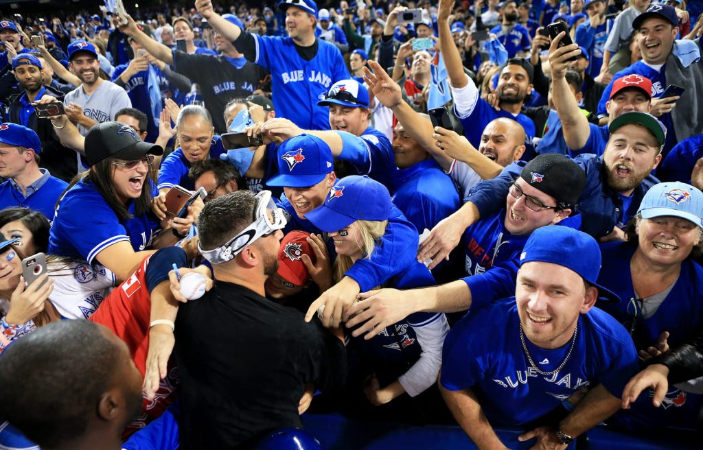 251023-toronto-blue-jays-fans-zz-0367f2.jpg
