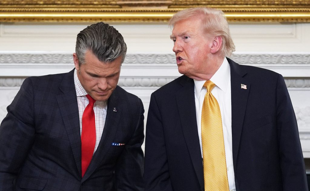 251024-donald-trump-pete-hegseth-zz-01-49007b.jpg
