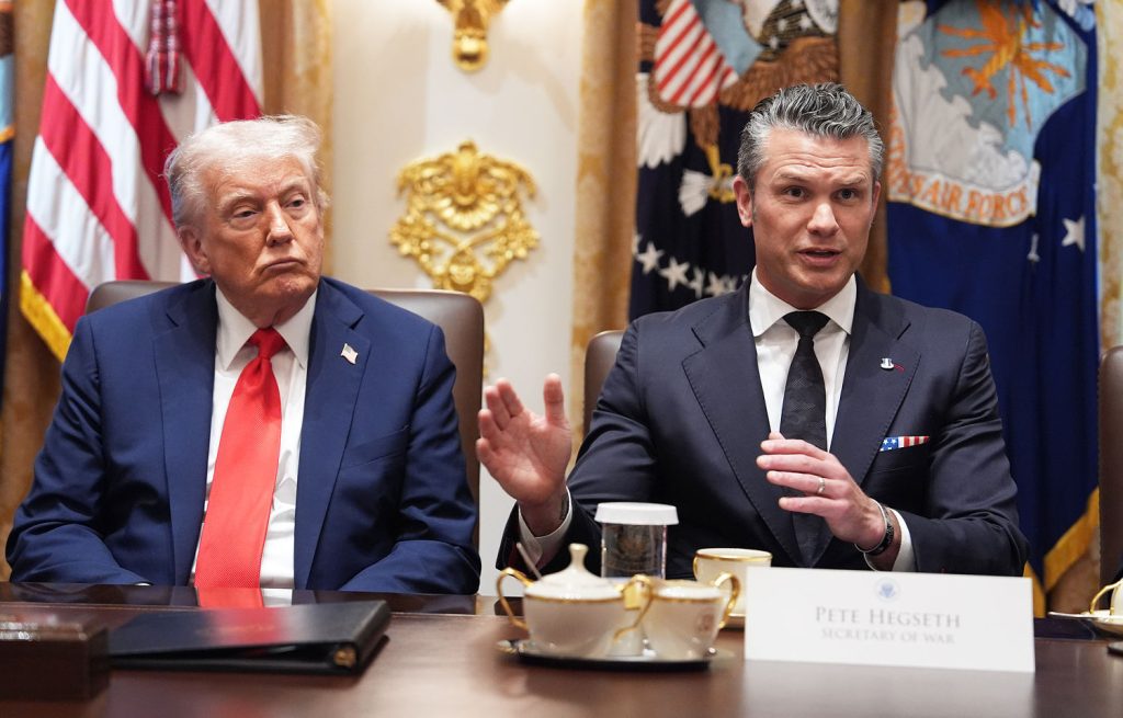 251024-donald-trump-pete-hegseth-zz-cd1447.jpg