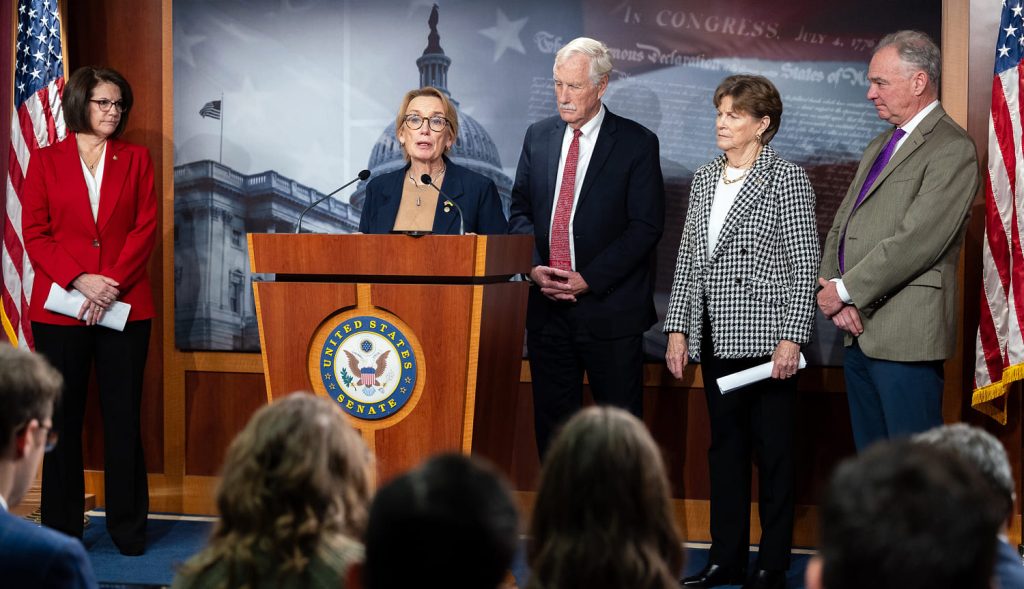 251110-democrats-shutdown-zz-be811e.jpg