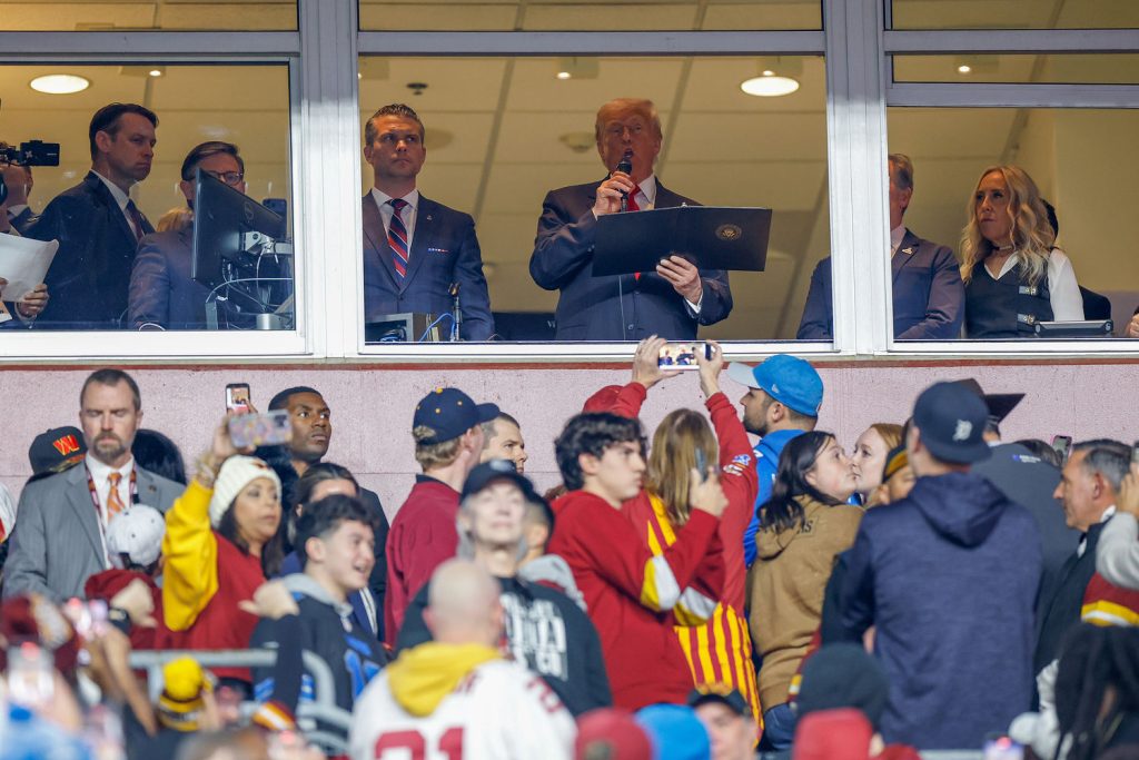 251112-donald-trump-commanders-sports-es-0b7bbb.jpg